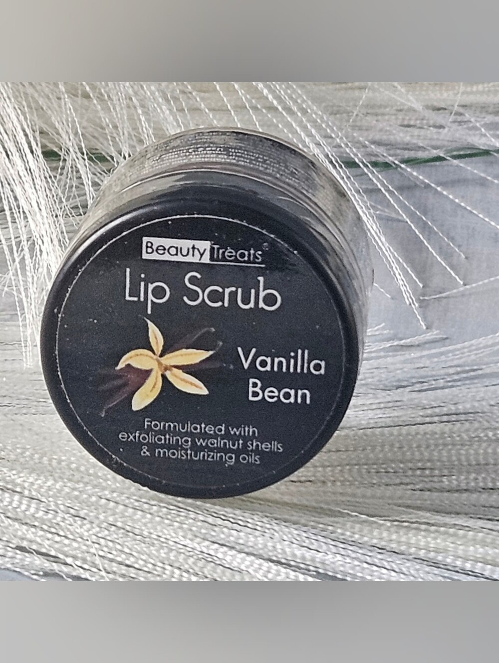 Beauty Treats Lip Scrub sealed in the Vanilla Bean flavor.Size: 0.37 oz / 10.5 g